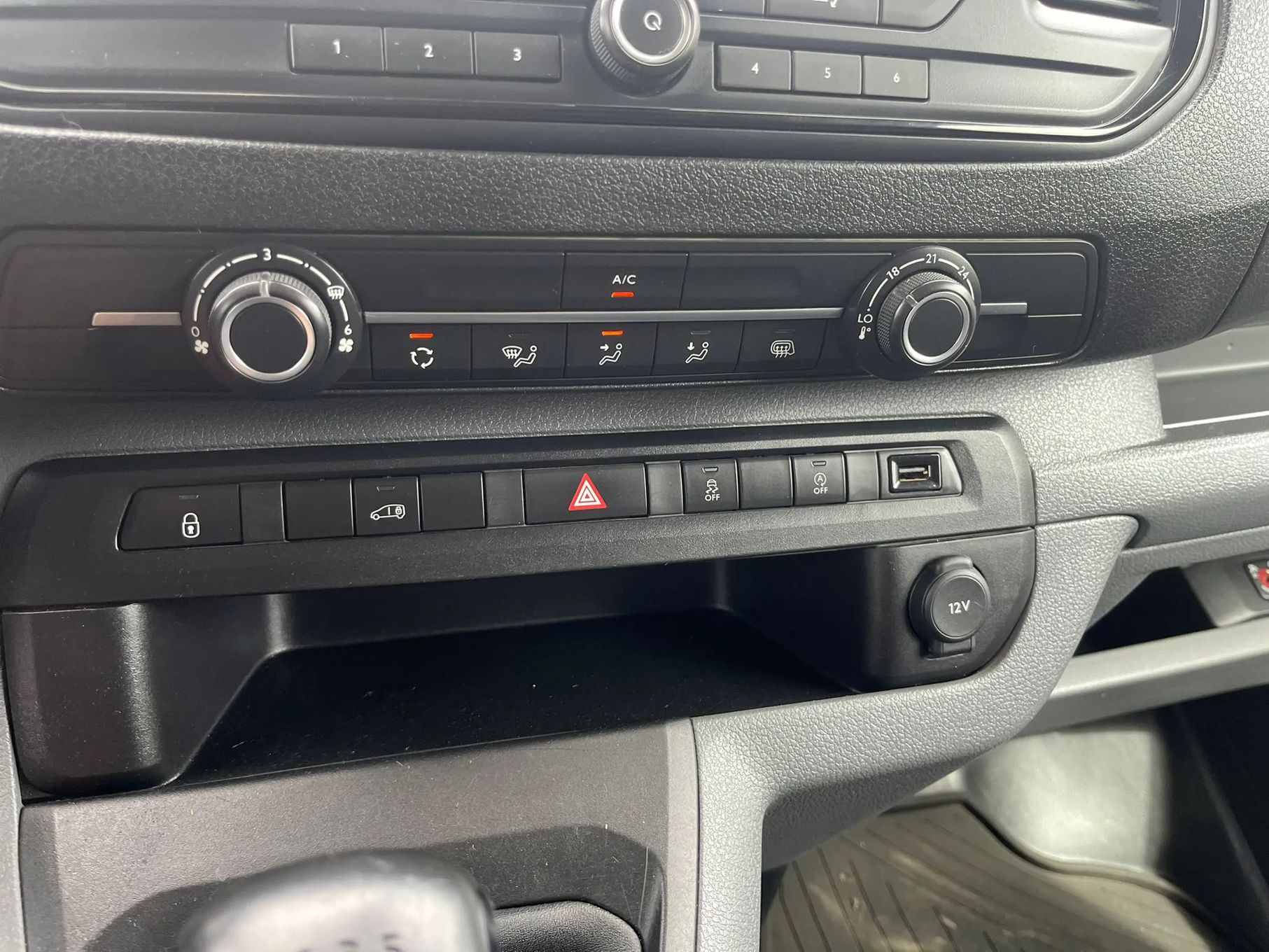 Peugeot EXPERT / Euro 6 / 2018 / Import Francja