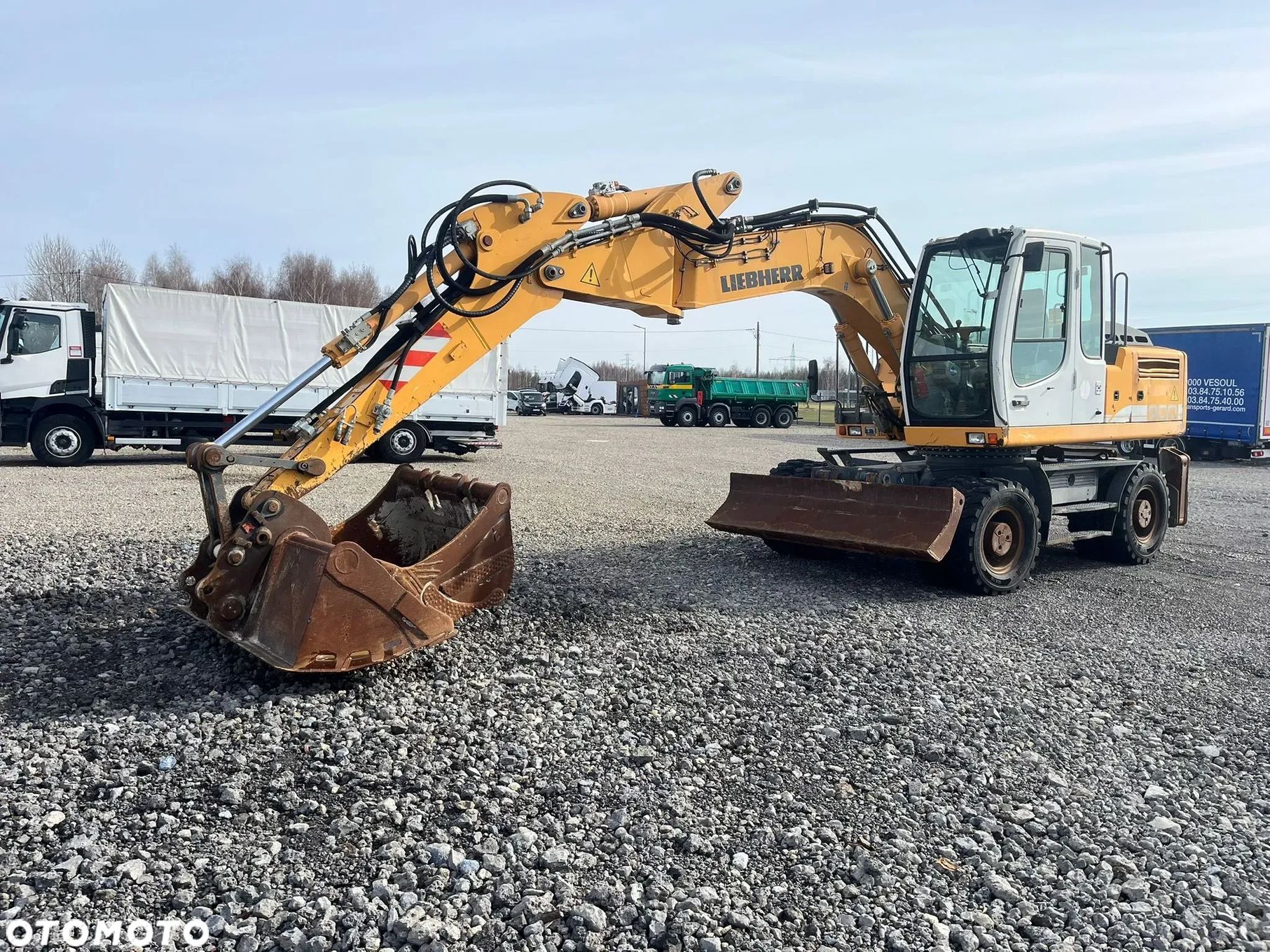 Liebherr A 900 C / 2007 / 10800 godzin / 2 łyżki / pług / podpory ? Import Francja