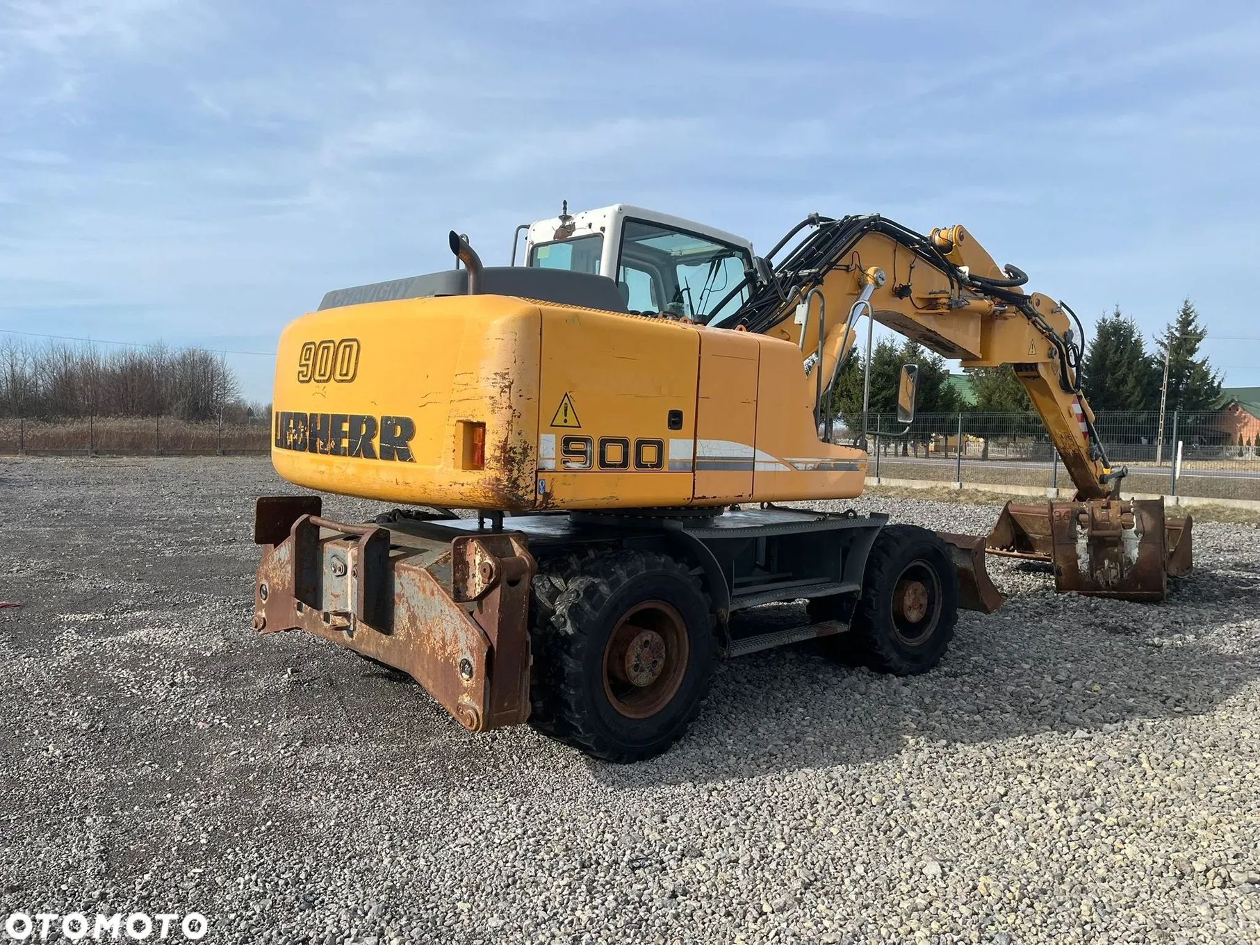 Liebherr A 900 C / 2007 / 10800 godzin / 2 łyżki / pług / podpory ? Import Francja
